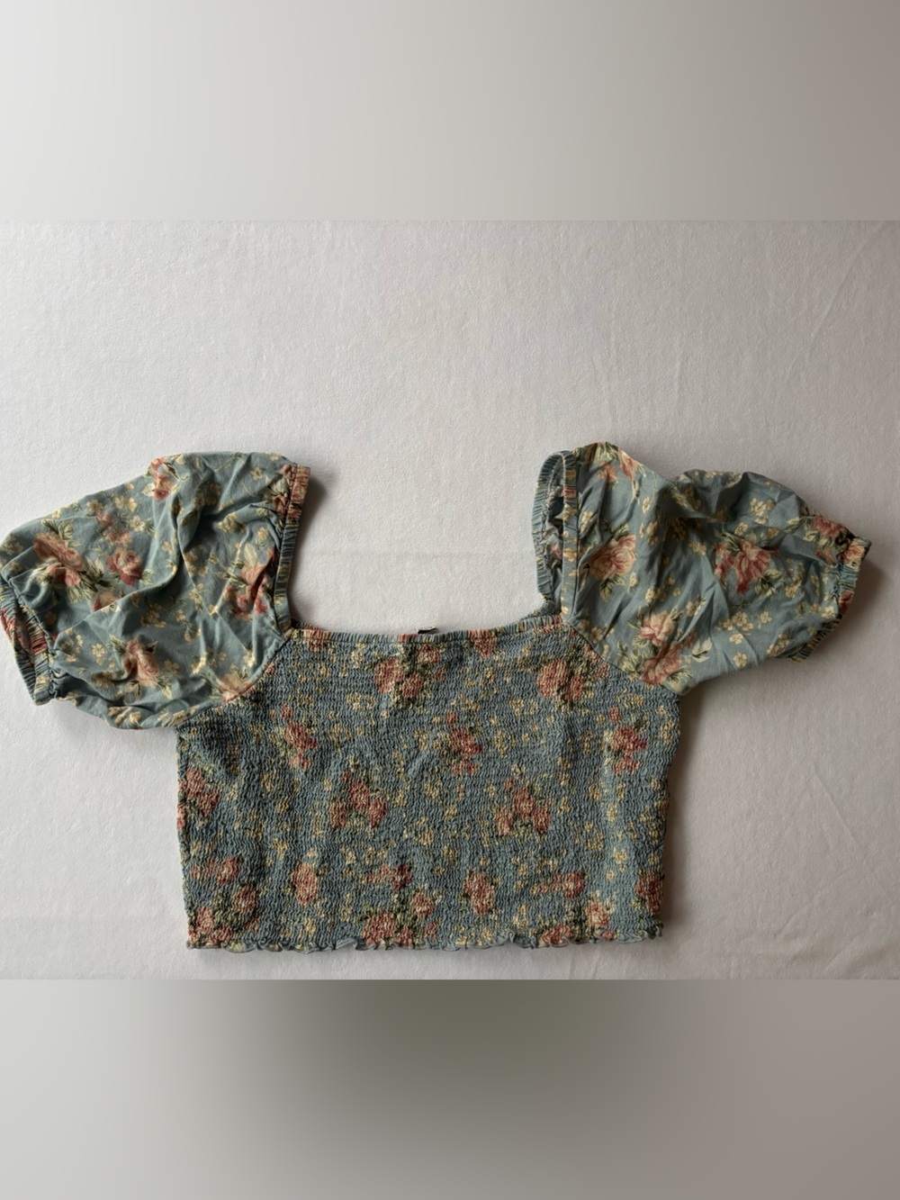 American Eagle Floral Smocked Puff-Sleeve Crop Top - Light Blue - Picture 3 of 5